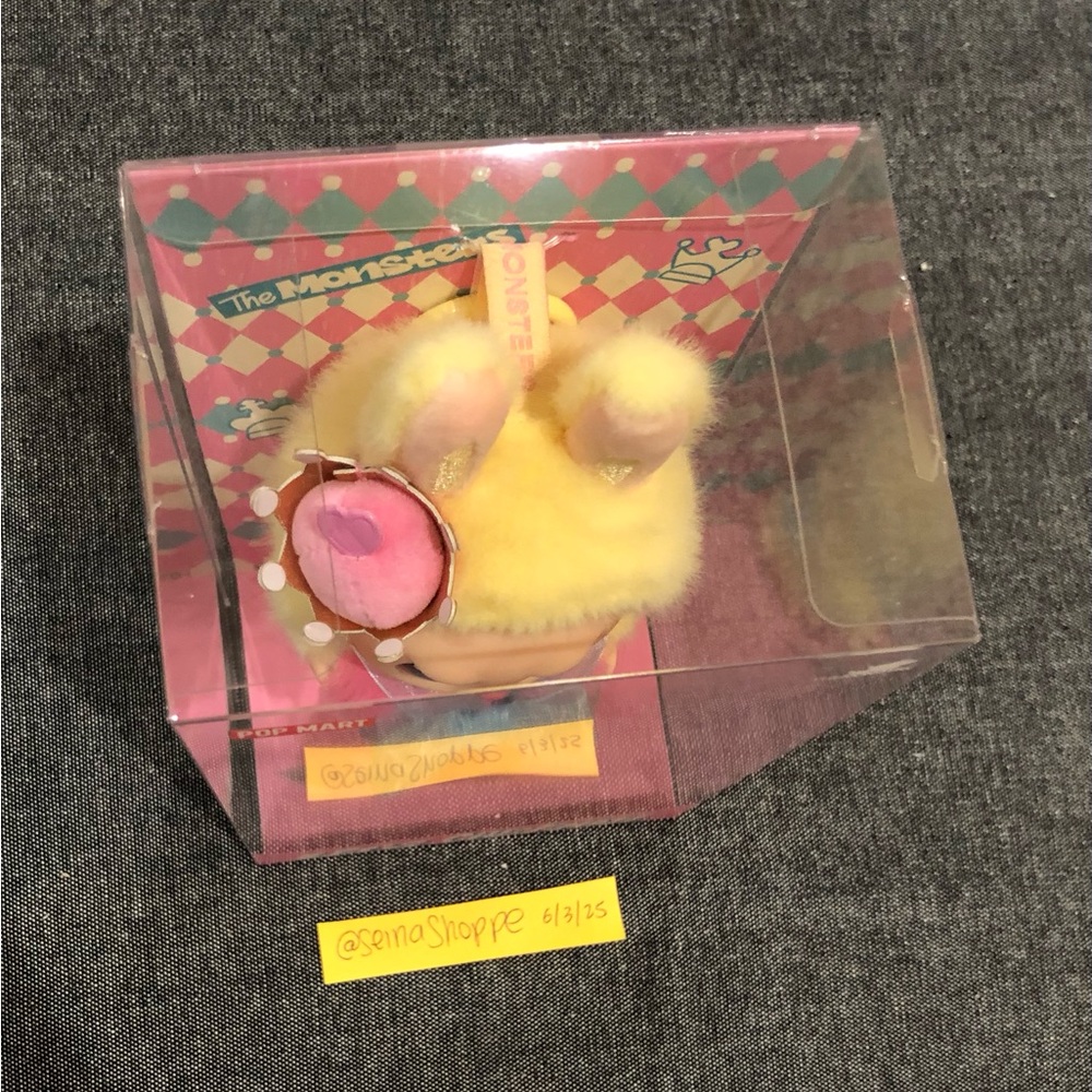 Labubu Let’s Checkmate QUEEN Vinyl Face Plush Pendant - Picture 6 of 11